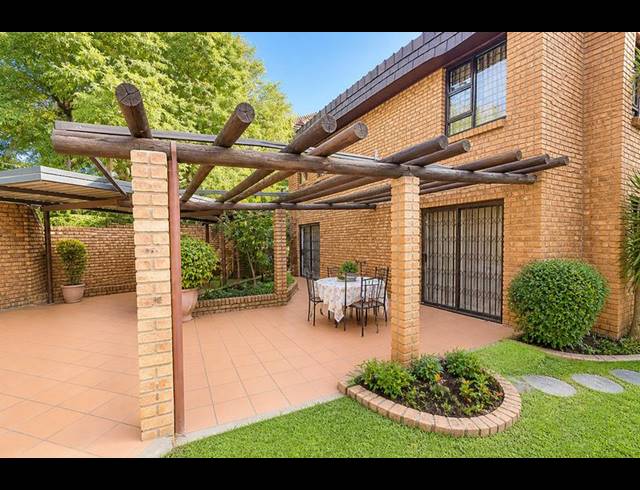 5 BEDROOM TOWNHOUSE FOR SALE IN BEDFORDVIEW